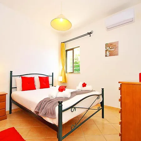 Villa In Albufeira Near Praia Da Oura Beach Vila