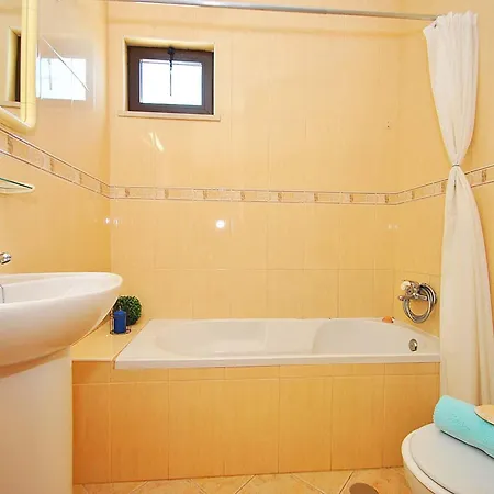Villa In Albufeira Near Praia Da Oura Beach Vila *